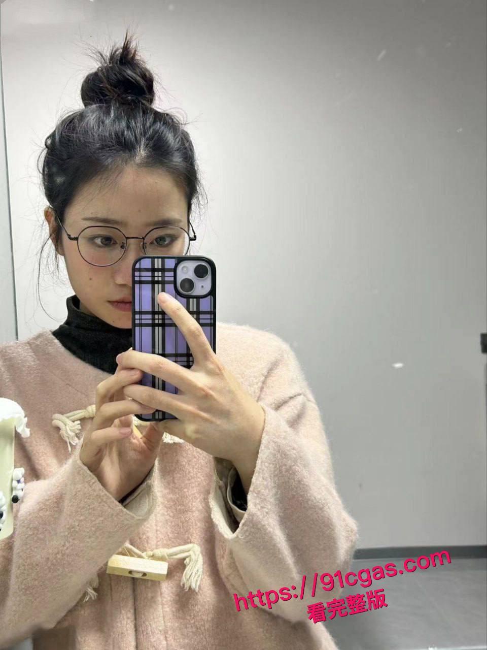 校园清纯校花李琦杉，表面光鲜亮丽，私下却被金主包养，化身调教玩物！  第2张