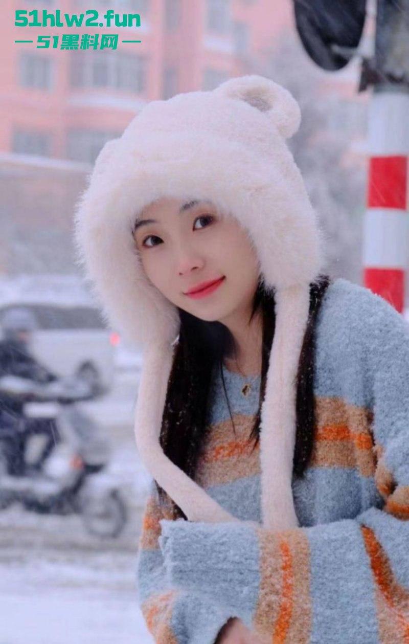 大连师范学院【吴美芳】跟网友裸聊自慰被曝光，人前乖乖女人后反差婊，这下可出名了！  第3张