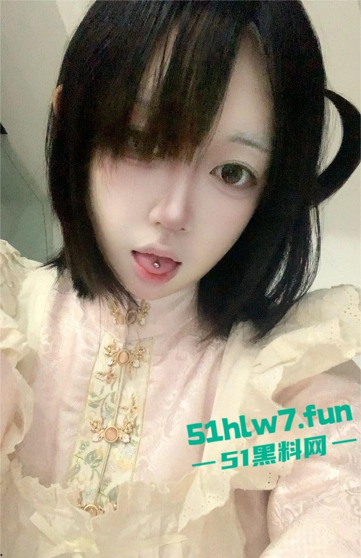 江苏无锡学生妹【俞静雯】露脸视频,化身骚母狗大秀风骚一面,在镜头前搔首弄姿尺度大到炸裂! 第2张 江苏无锡学生妹【俞静雯】露脸视频,化身骚母狗大秀风骚一面,在镜头前搔首弄姿尺度大到炸裂! 第2张