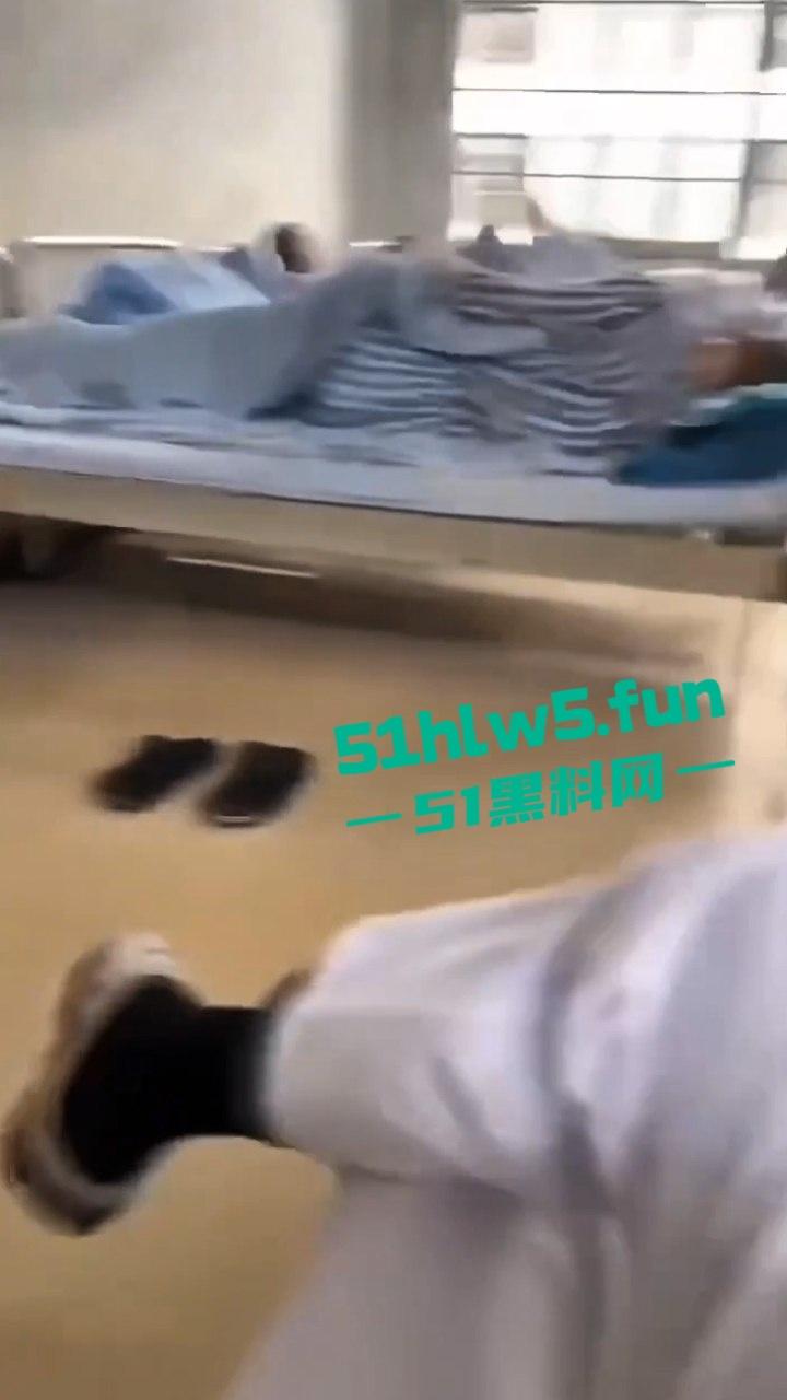 实拍精神病院内部,高墙、铁窗、监控摄像头。真实的牢笼的样子就是另一种类的监狱。 第3张 实拍精神病院内部,高墙、铁窗、监控摄像头。真实的牢笼的样子就是另一种类的监狱。 第3张