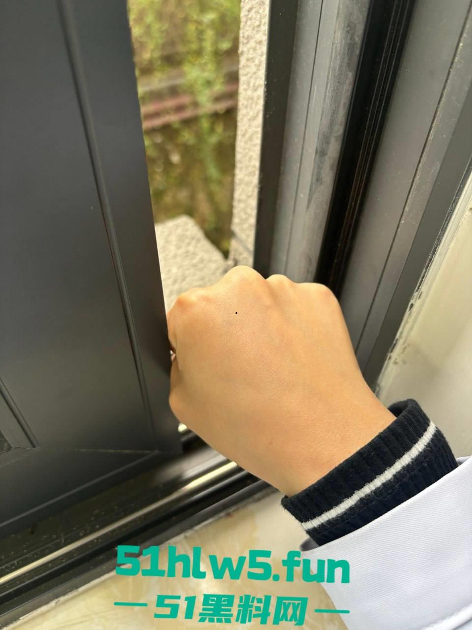 实拍精神病院内部,高墙、铁窗、监控摄像头。真实的牢笼的样子就是另一种类的监狱。 第5张 实拍精神病院内部,高墙、铁窗、监控摄像头。真实的牢笼的样子就是另一种类的监狱。 第5张