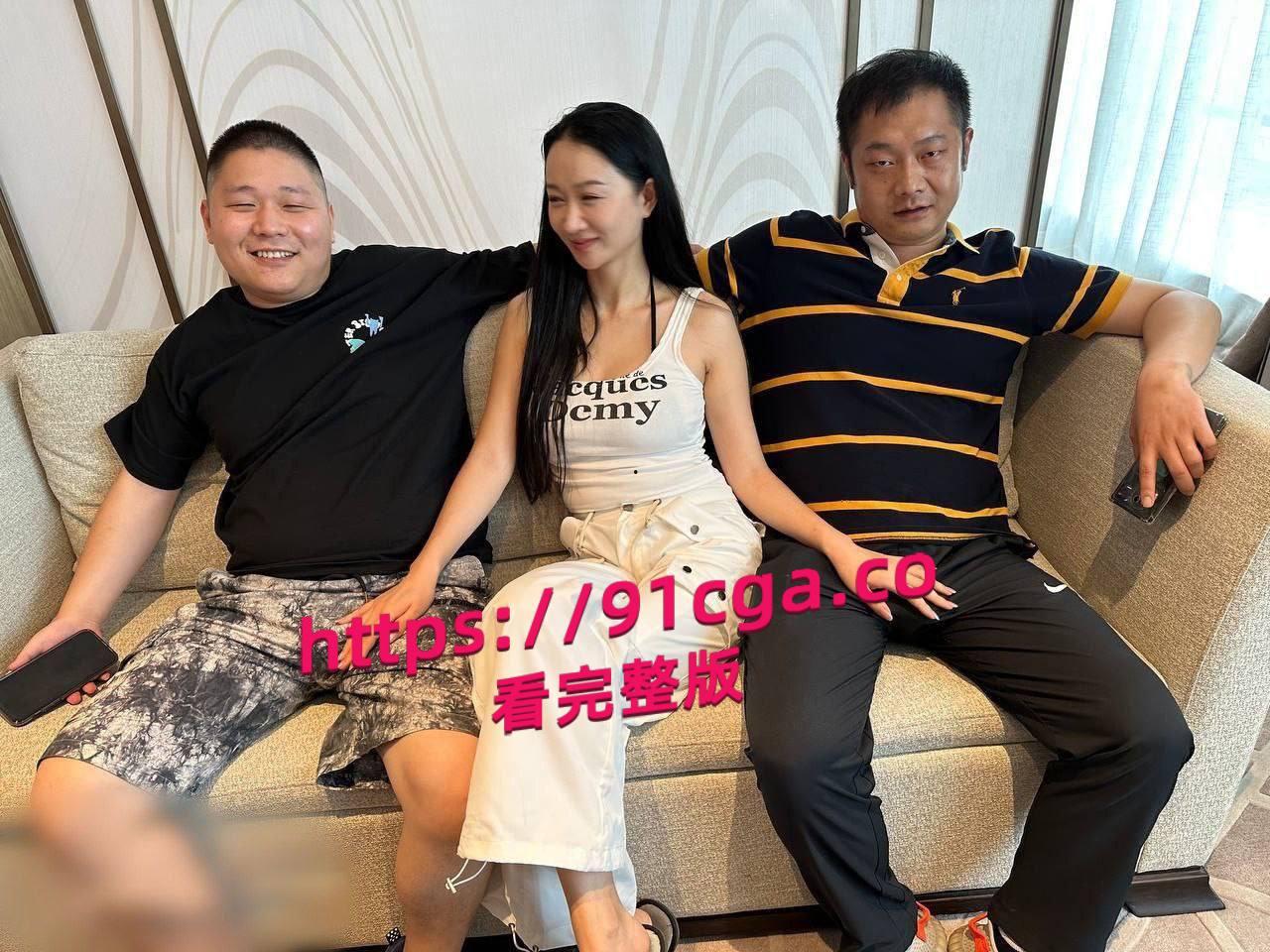 老婆性欲太大了,老公满足不了于是找了两个好兄弟帮忙,真是肥水不流外人田! 第5张 老婆性欲太大了,老公满足不了于是找了两个好兄弟帮忙,真是肥水不流外人田! 第5张