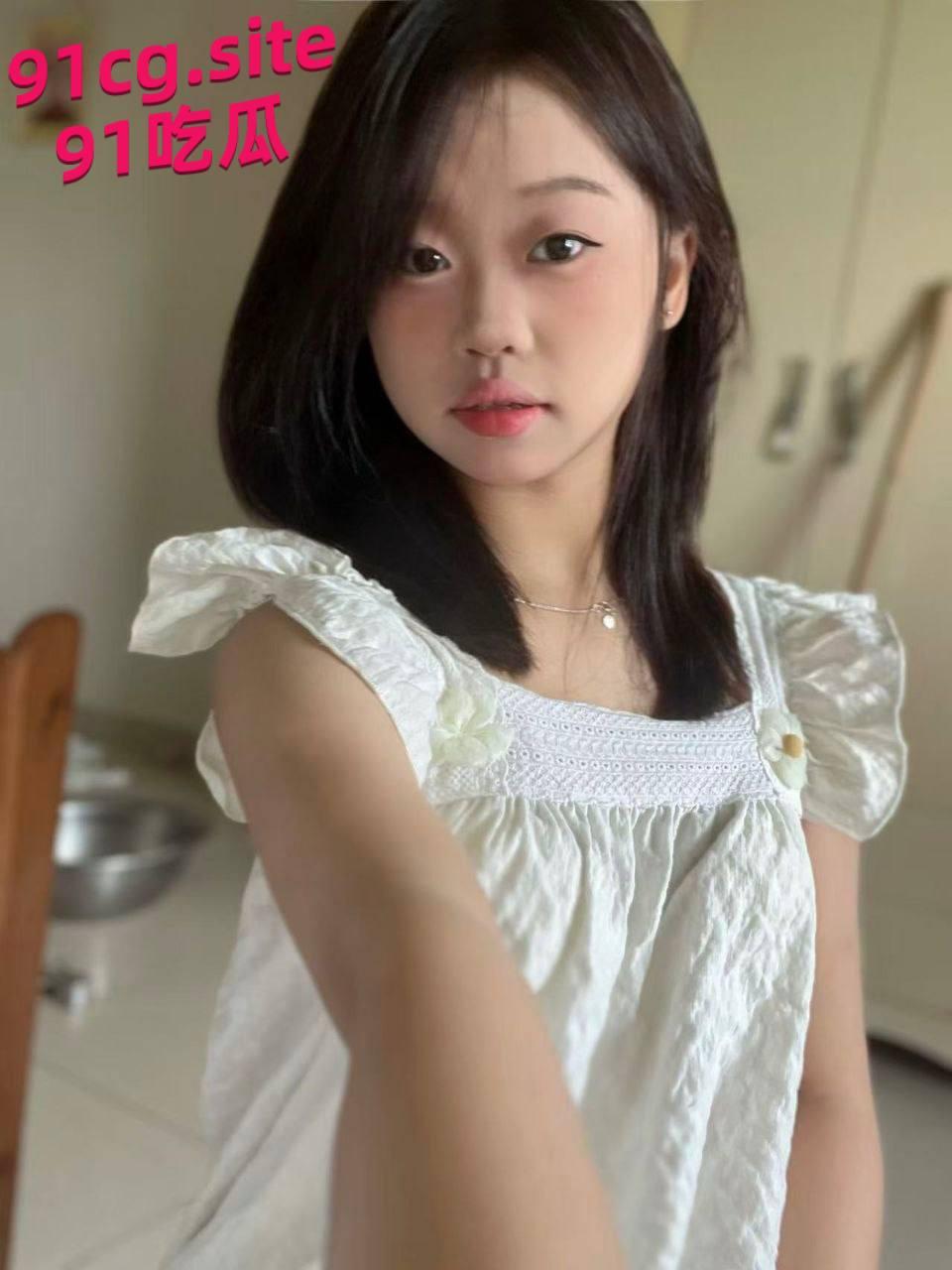 禽兽哥哥和刚满18岁的妹妹 一起看黄片动手动脚，最终拿下一血  第3张