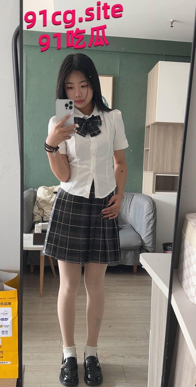 禽兽哥哥和刚满18岁的妹妹 一起看黄片动手动脚，最终拿下一血  第4张