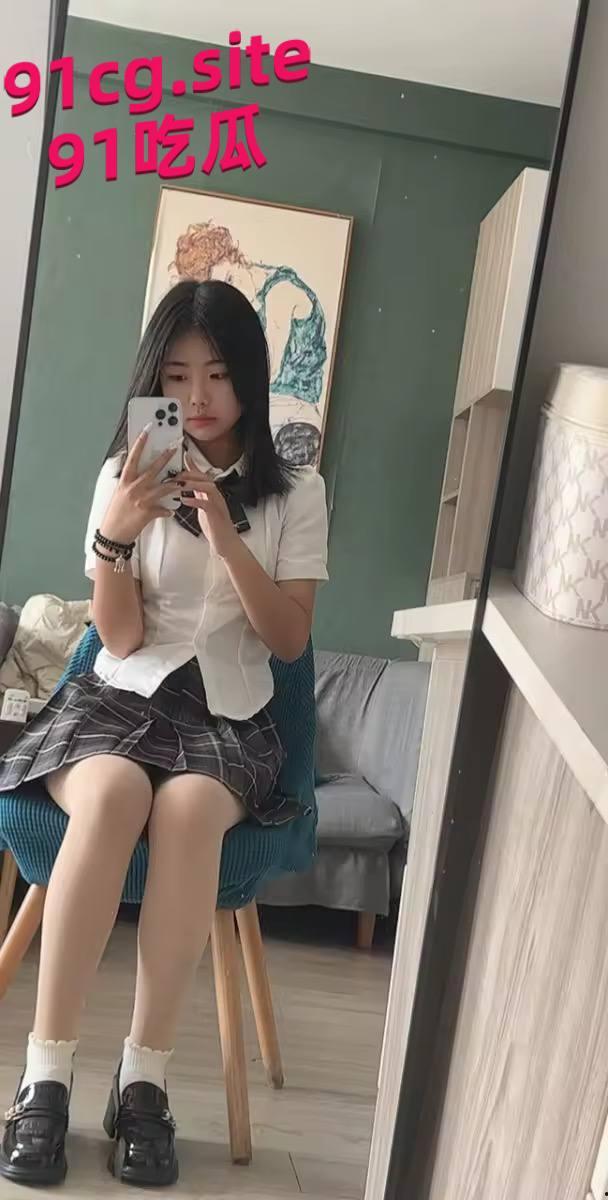 禽兽哥哥和刚满18岁的妹妹 一起看黄片动手动脚，最终拿下一血  第5张