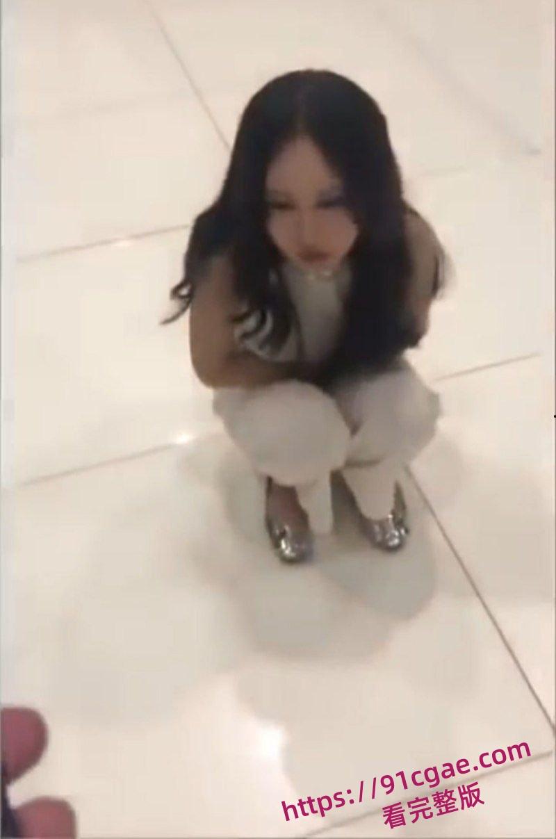 销售人员欣杨北京车展被富二代塞跳蛋大胆调教 人前跳蛋狂震喷水 第4张 销售人员欣杨北京车展被富二代塞跳蛋大胆调教 人前跳蛋狂震喷水 第4张