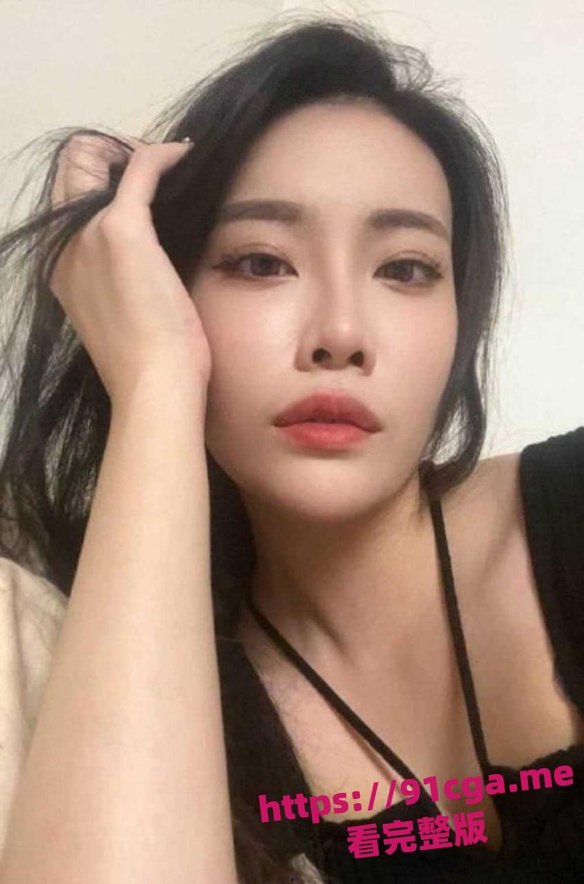 大连艺术学院舞蹈老师崔莹莹 跟学生偷情被曝光! 第2张 大连艺术学院舞蹈老师崔莹莹 跟学生偷情被曝光! 第2张