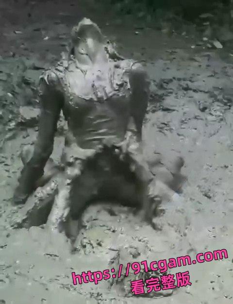 泥浆里做爱惊爆眼球!外国情侣“润滑”新玩法,视频流出全网炸! 第2张 泥浆里做爱惊爆眼球!外国情侣“润滑”新玩法,视频流出全网炸! 第2张