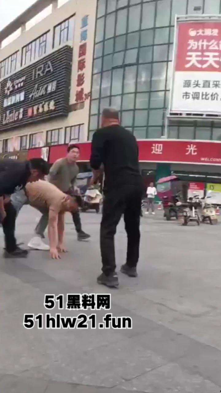 浙江绍兴大唐街道大润发超市门外,发生持刀伤人恶性事件,多名男子浑身是血倒地不起,行凶者疑似报复社会。 第10张 浙江绍兴大唐街道大润发超市门外,发生持刀伤人恶性事件,多名男子浑身是血倒地不起,行凶者疑似报复社会。 第10张