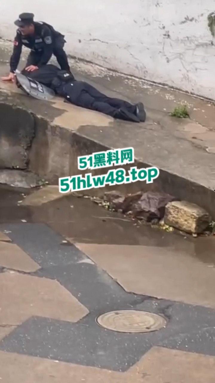 毒贩回国逃蹿台州,枪杀多名路人和警察,现场比拍电影还可怕,目前国内视频已被封禁。 第12张 毒贩回国逃蹿台州,枪杀多名路人和警察,现场比拍电影还可怕,目前国内视频已被封禁。 第12张