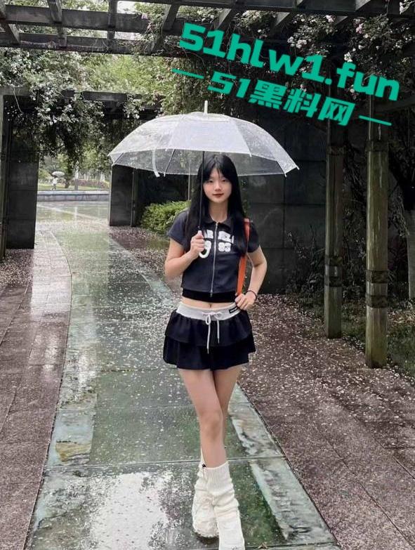 抖音极品舞蹈博主就读于四川艺术职院反差妹【梁柳】全网多个账号被扒，土豪爹重金订制福利流出。  第4张