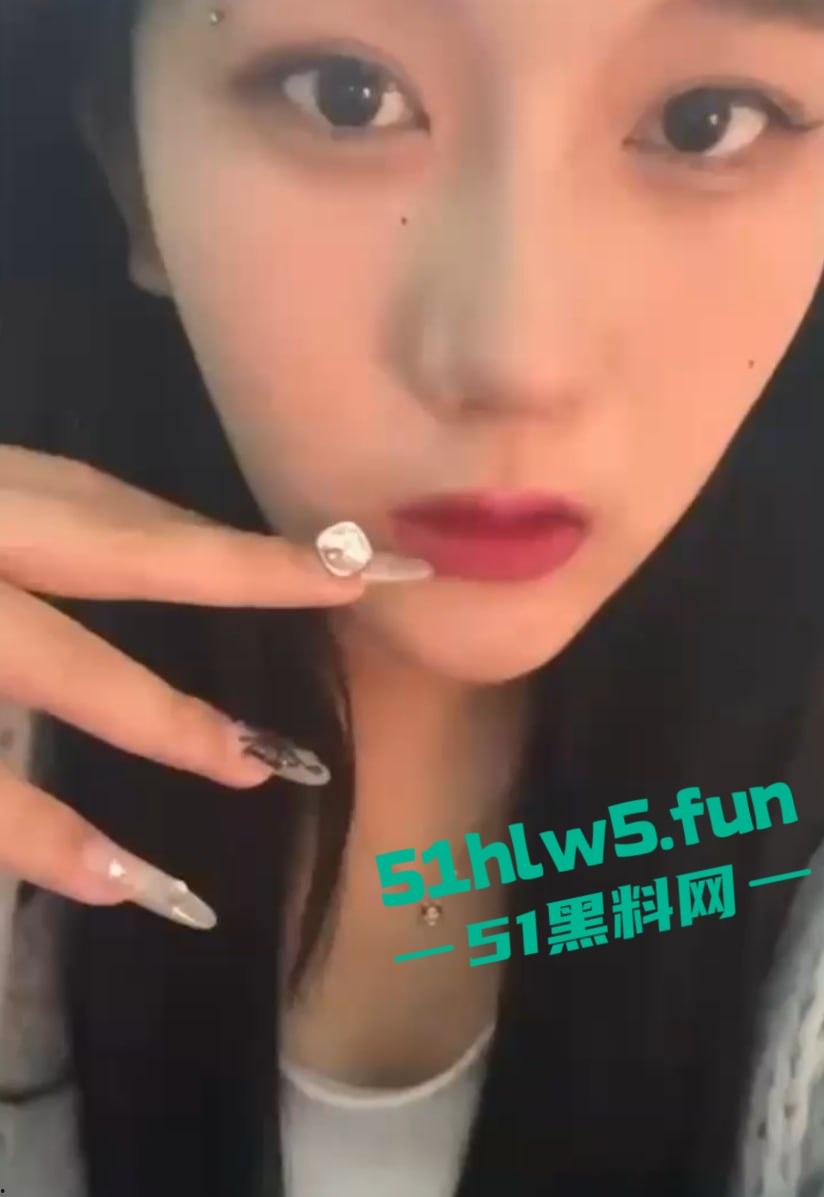 安徽合肥极品美乳母狗【叶蔚然】金主远程调教，黑丝开裆裤暴力撕扯暴力自慰，私人视频曝光流出！  第3张