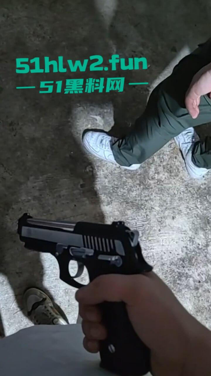 园区猪仔真实近况，绑架后只有受虐的份，电击殴打口吐鲜血境外没有高薪工作，只有无尽的折磨。  第2张