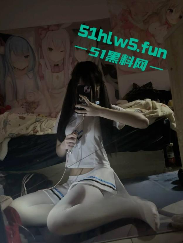 抖音20岁极品萝莉博主【不开森】真名叫【朱心蝶】前一秒直播求粉丝爸爸的礼物打赏，下一秒就远程金主裸聊！  第5张