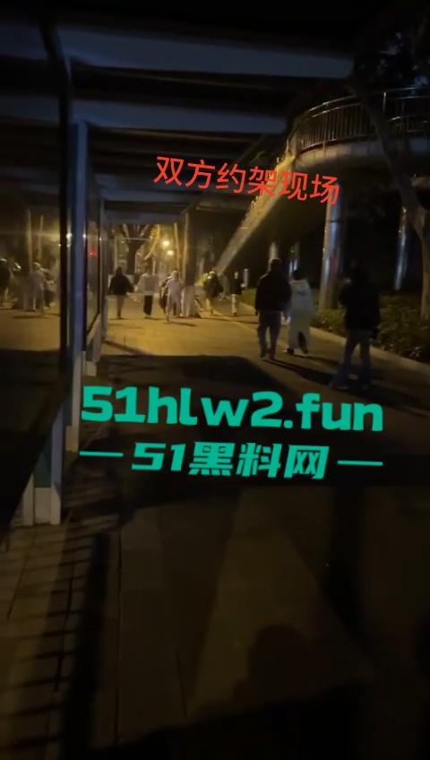 网传两群精神小伙天桥下约架,谁跳砍谁蒙面刀客低调上场,人狠话不多提起就是一刀儿。 第8张 网传两群精神小伙天桥下约架,谁跳砍谁蒙面刀客低调上场,人狠话不多提起就是一刀儿。 第8张