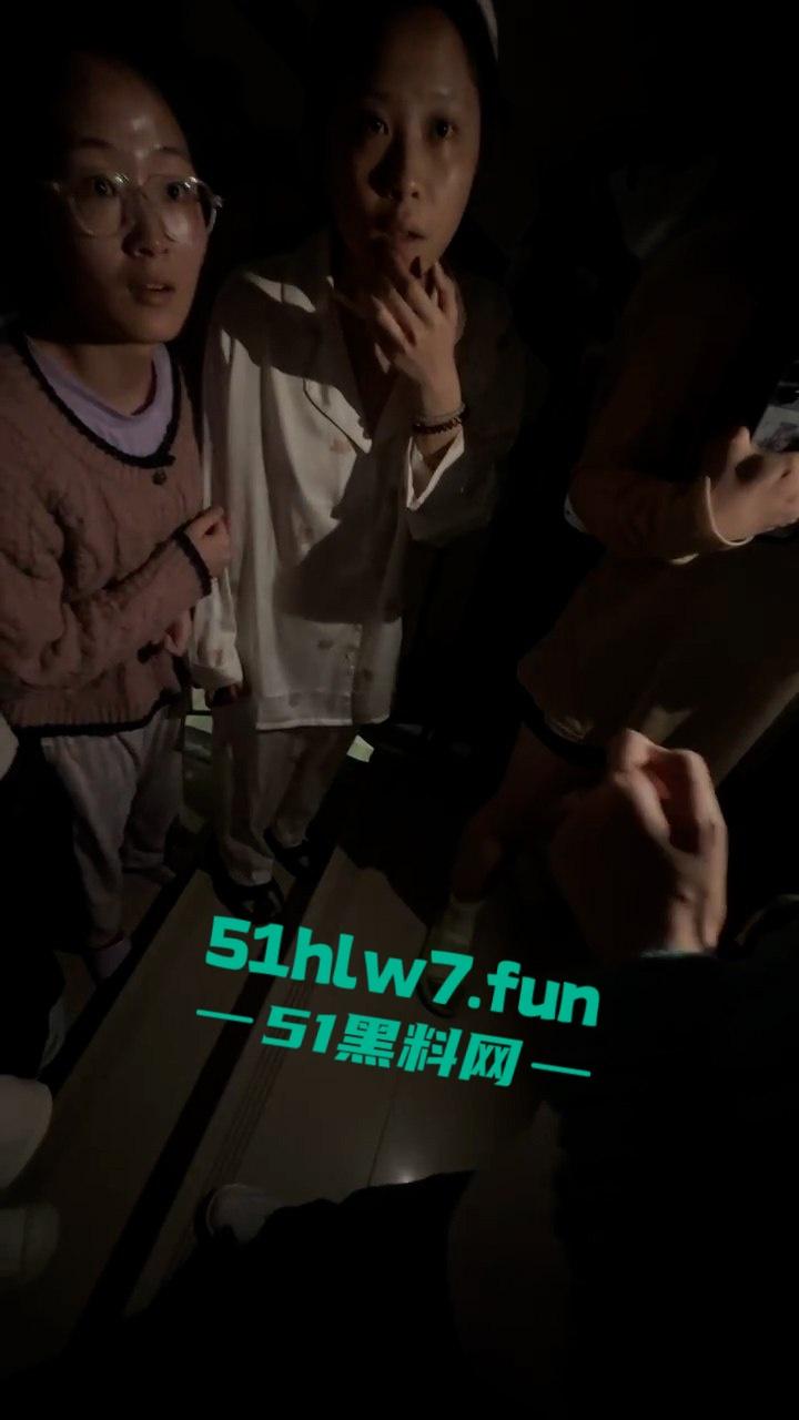 畜生啊!湖南文理学院一副教授出轨女学生大量学生现场喊话!老婆这么漂亮还出轨。 第3张 畜生啊!湖南文理学院一副教授出轨女学生大量学生现场喊话!老婆这么漂亮还出轨。 第3张