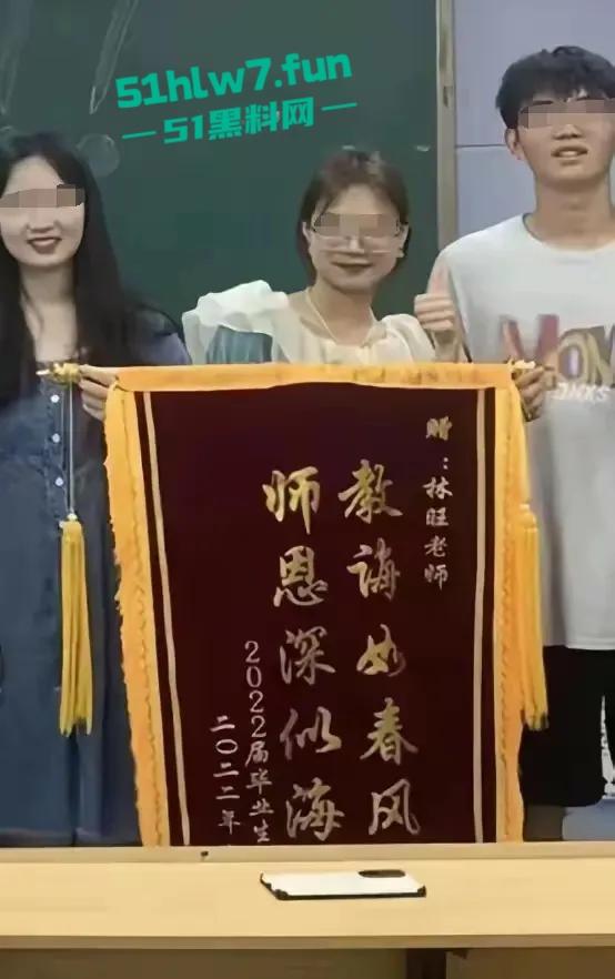畜生啊!湖南文理学院一副教授出轨女学生大量学生现场喊话!老婆这么漂亮还出轨。 第6张 畜生啊!湖南文理学院一副教授出轨女学生大量学生现场喊话!老婆这么漂亮还出轨。 第6张