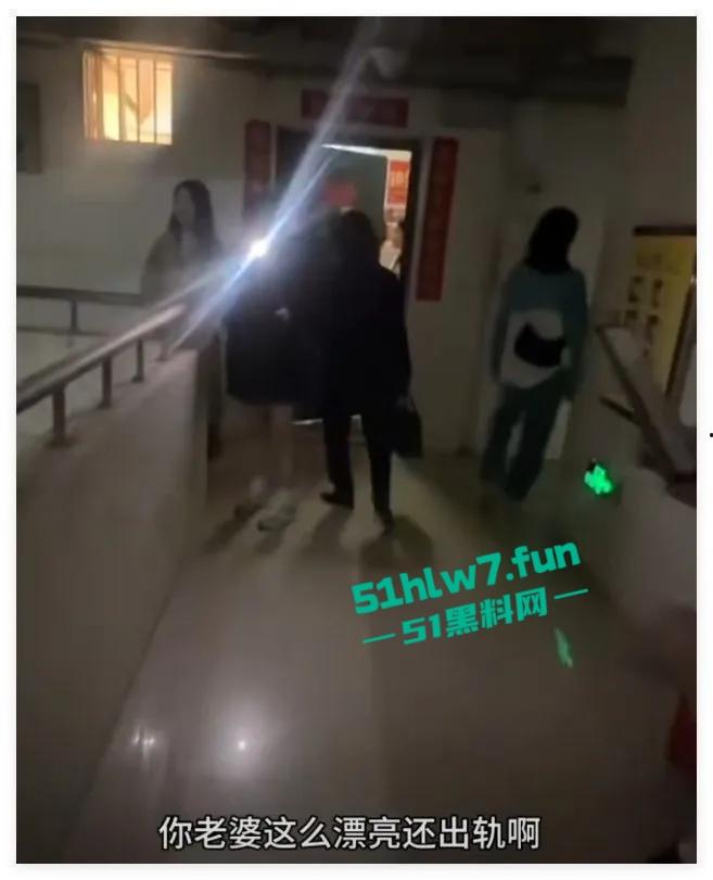 畜生啊!湖南文理学院一副教授出轨女学生大量学生现场喊话!老婆这么漂亮还出轨。 第14张 畜生啊!湖南文理学院一副教授出轨女学生大量学生现场喊话!老婆这么漂亮还出轨。 第14张