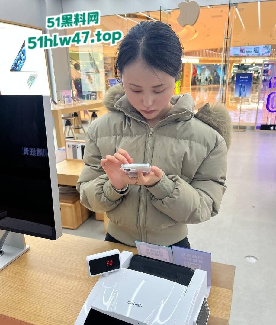 军嫂【任思莹】与亲姐老公暗夜缠绵性爱自拍流出，四川出轨丑闻让人怒不可遏！  第4张