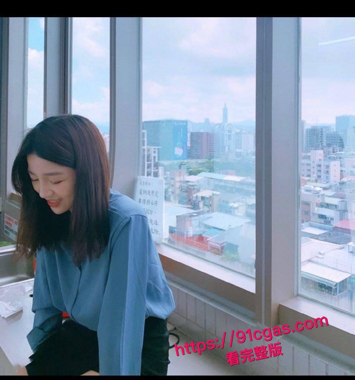 公司人事部喜欢穿职业装的新人被经理潜规则  第1张