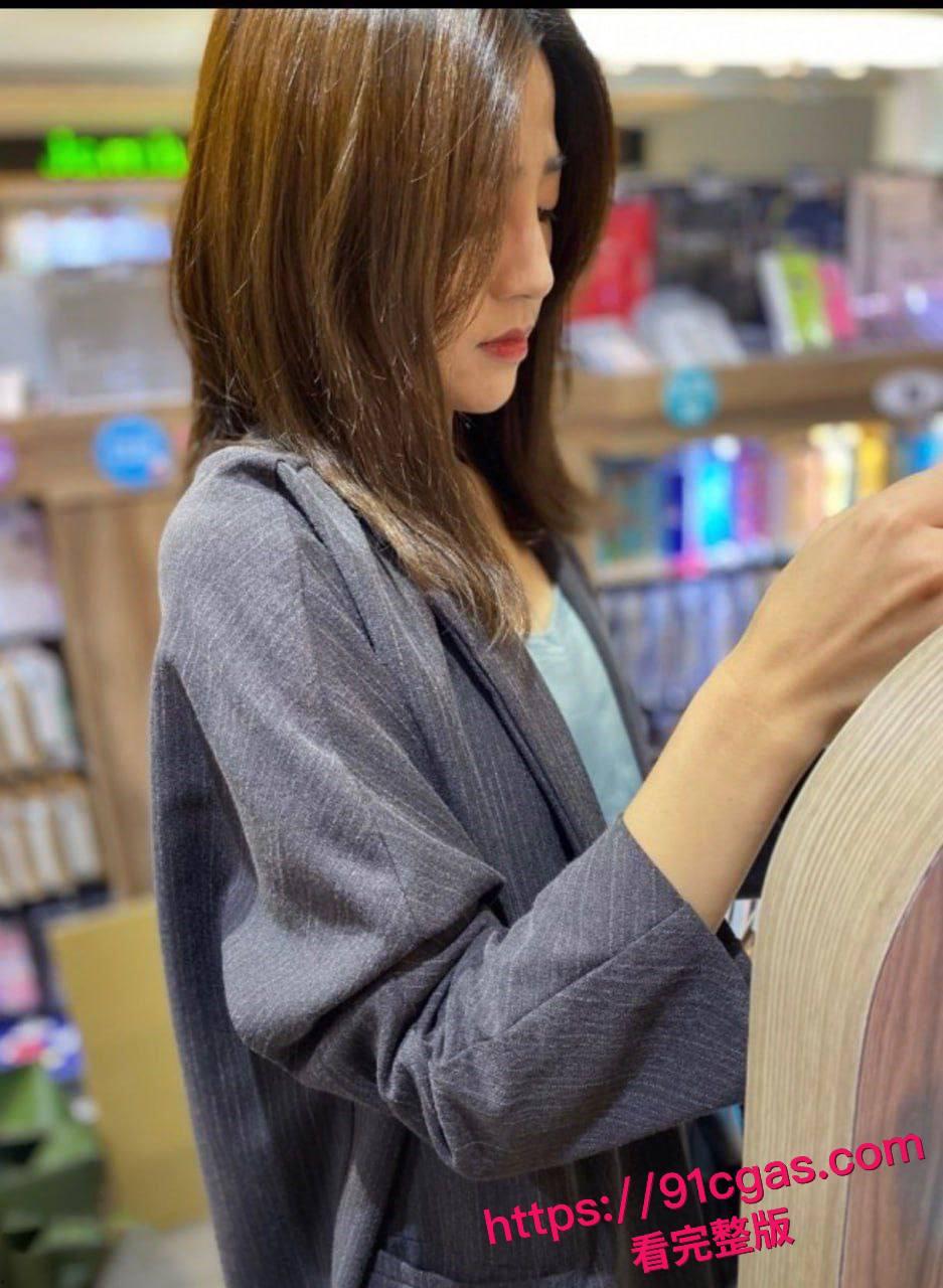 公司人事部喜欢穿职业装的新人被经理潜规则  第5张