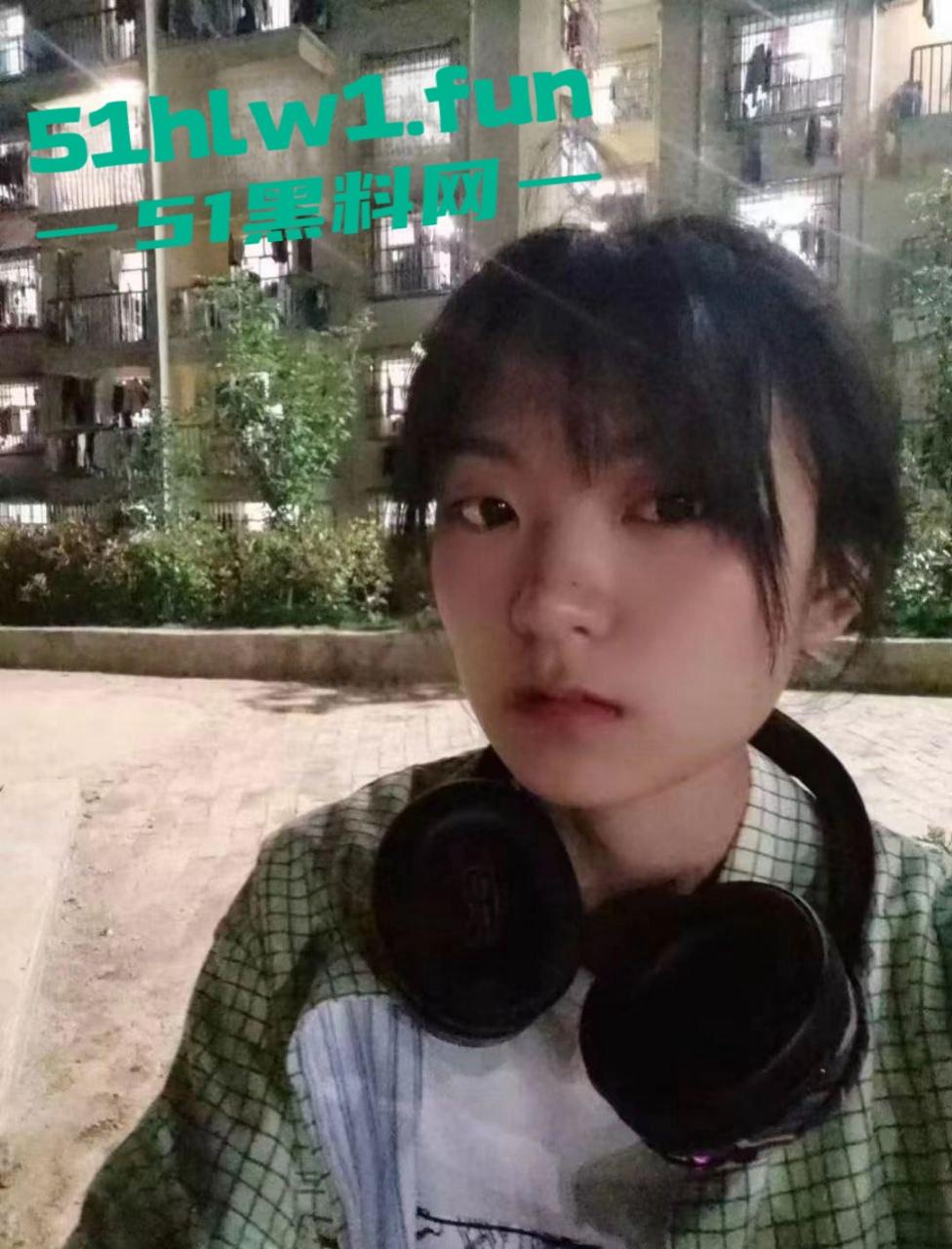 贵州财经商务英语大一妹子【常雪】私密视频流出,清纯外表反差巨大,这骚操作真没看出来! 第8张 贵州财经商务英语大一妹子【常雪】私密视频流出,清纯外表反差巨大,这骚操作真没看出来! 第8张