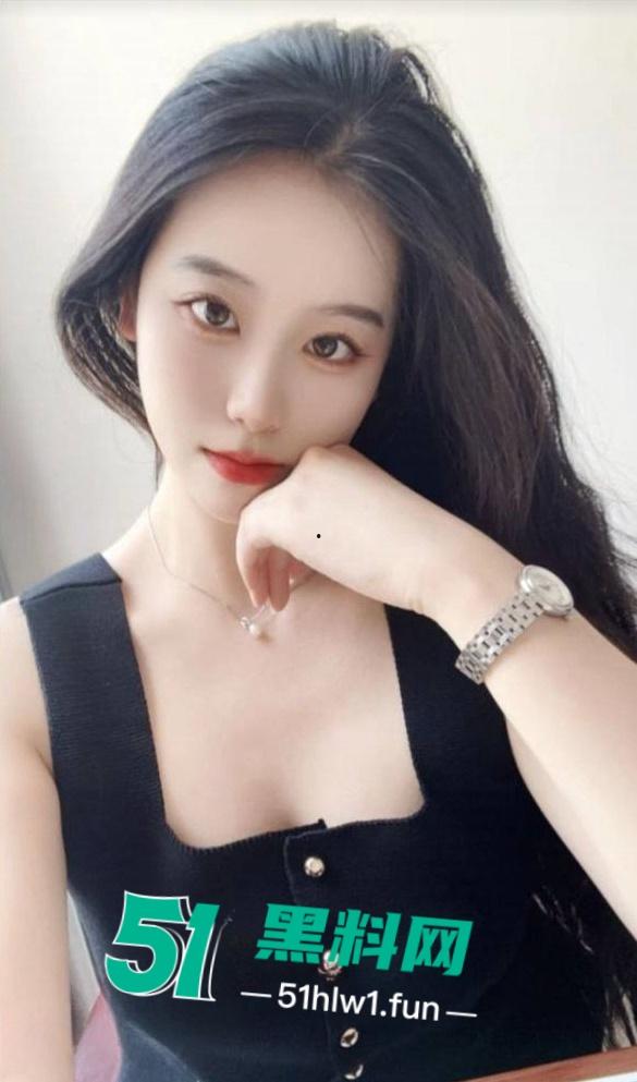 你幻想中的律政佳人，极品颜值身材的实习律师在职场中也是母狗般存在大尺度私拍视频照片流出。  第8张