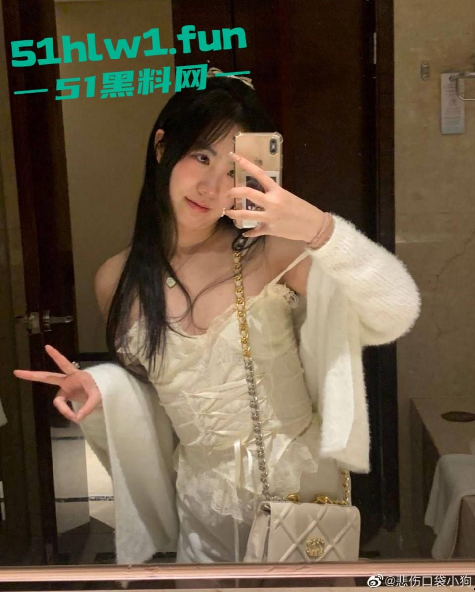 微博福利姬【悲伤口袋小狗】上线,高颜值健身婊露脸自慰爆第二弹,足控极品舔鸡巴,道具玩出潮吹! 第8张 微博福利姬【悲伤口袋小狗】上线,高颜值健身婊露脸自慰爆第二弹,足控极品舔鸡巴,道具玩出潮吹! 第8张