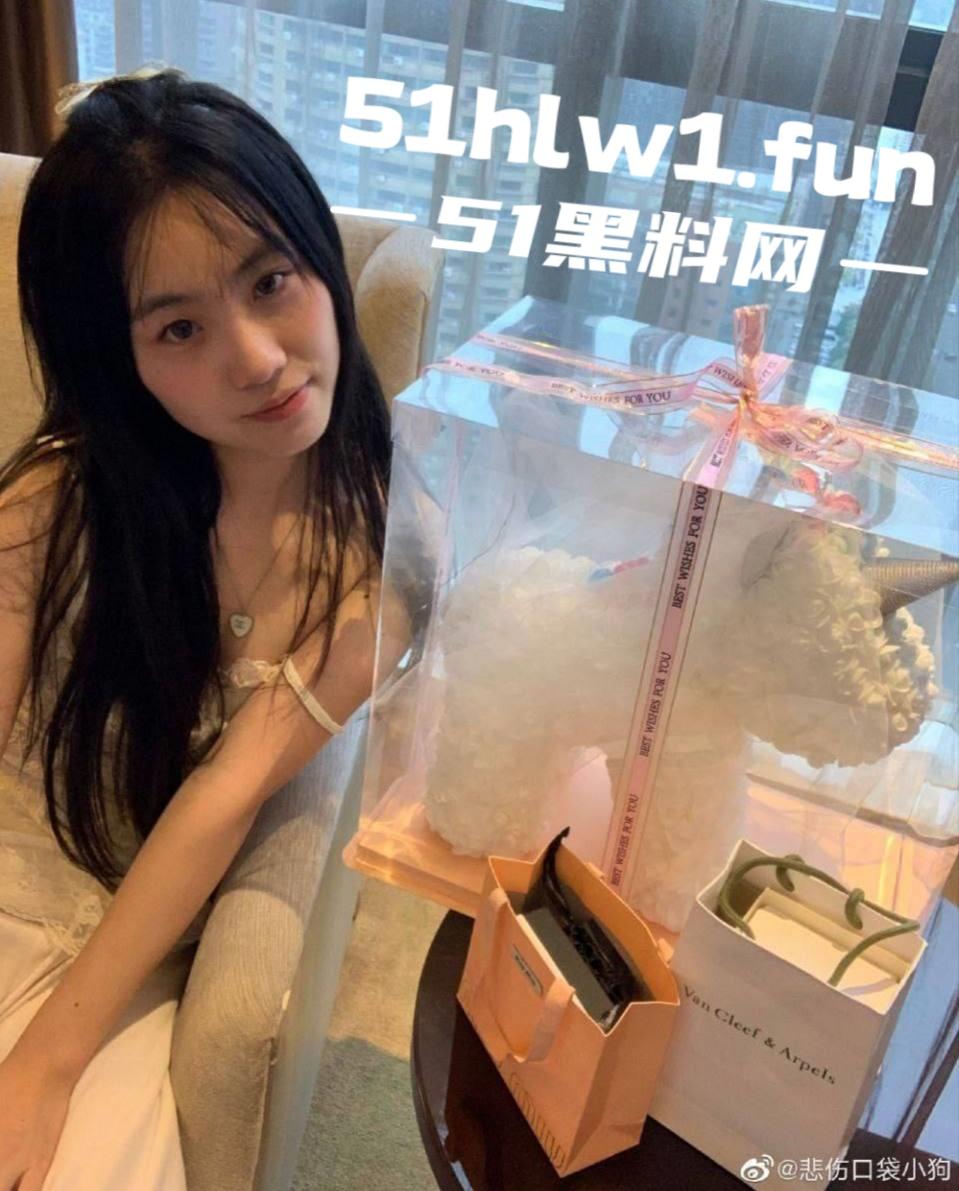 微博福利姬【悲伤口袋小狗】上线,高颜值健身婊露脸自慰爆第二弹,足控极品舔鸡巴,道具玩出潮吹! 第10张 微博福利姬【悲伤口袋小狗】上线,高颜值健身婊露脸自慰爆第二弹,足控极品舔鸡巴,道具玩出潮吹! 第10张