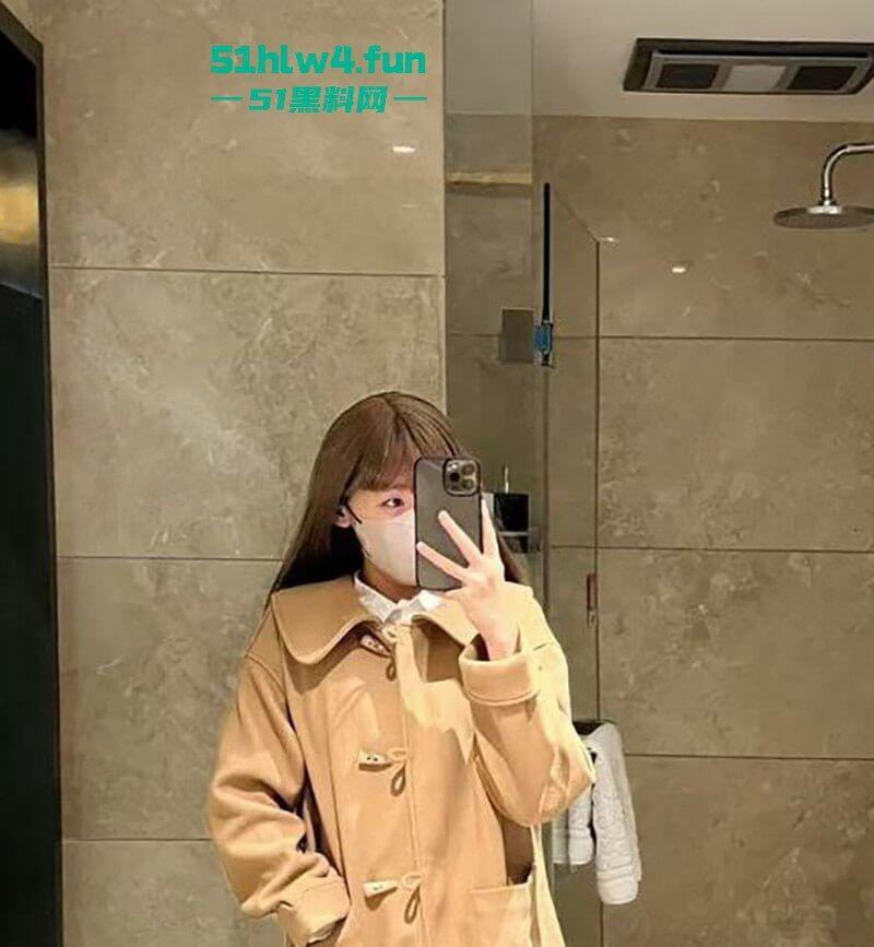 极品身材母狗【杜寓苓】00后反差学生妹，翘臀美腿性感诱人被大叔包养各种调教，性爱自拍视频流出。  第1张