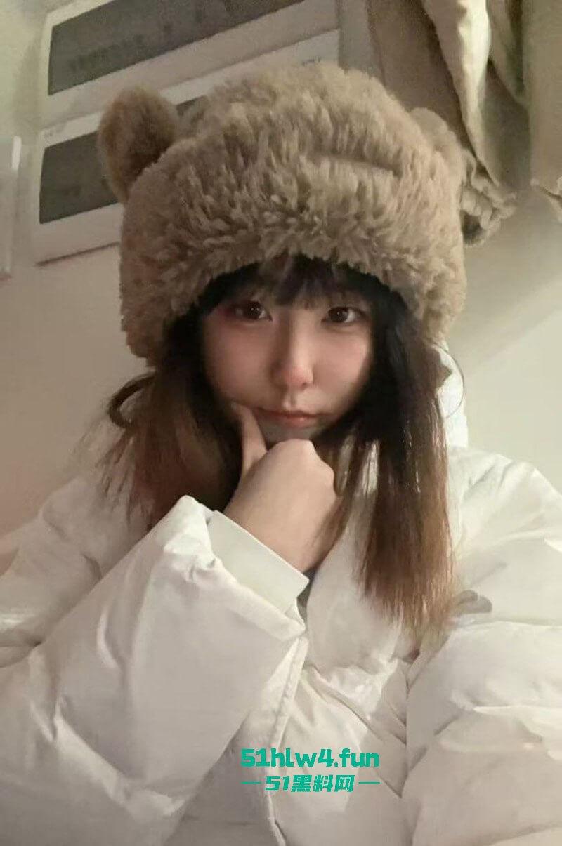 极品身材母狗【杜寓苓】00后反差学生妹，翘臀美腿性感诱人被大叔包养各种调教，性爱自拍视频流出。  第7张