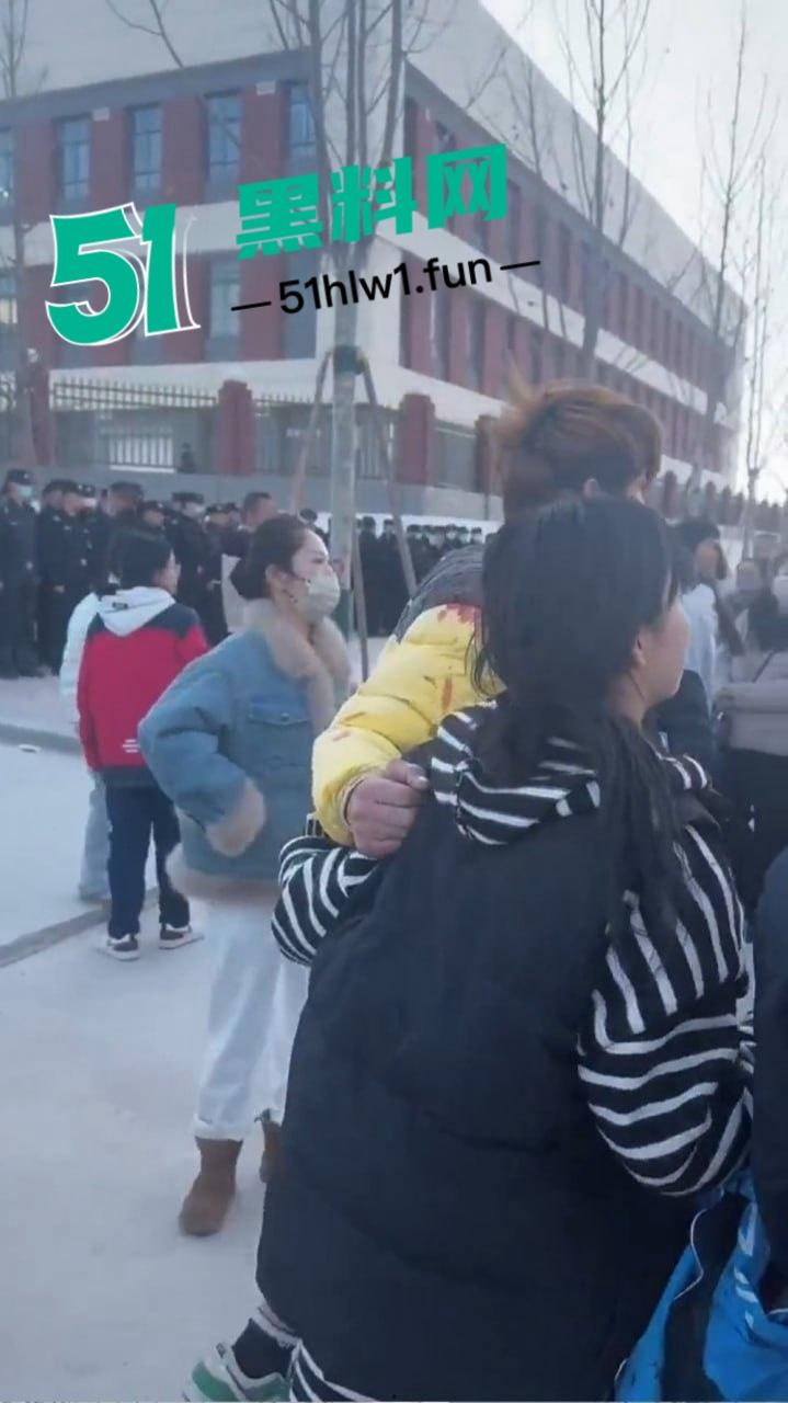 蒲城职校坠亡男生事件发酵,知情人爆料重重疑点,官方表态排除刑案,网友却不买账! 第13张 蒲城职校坠亡男生事件发酵,知情人爆料重重疑点,官方表态排除刑案,网友却不买账! 第13张