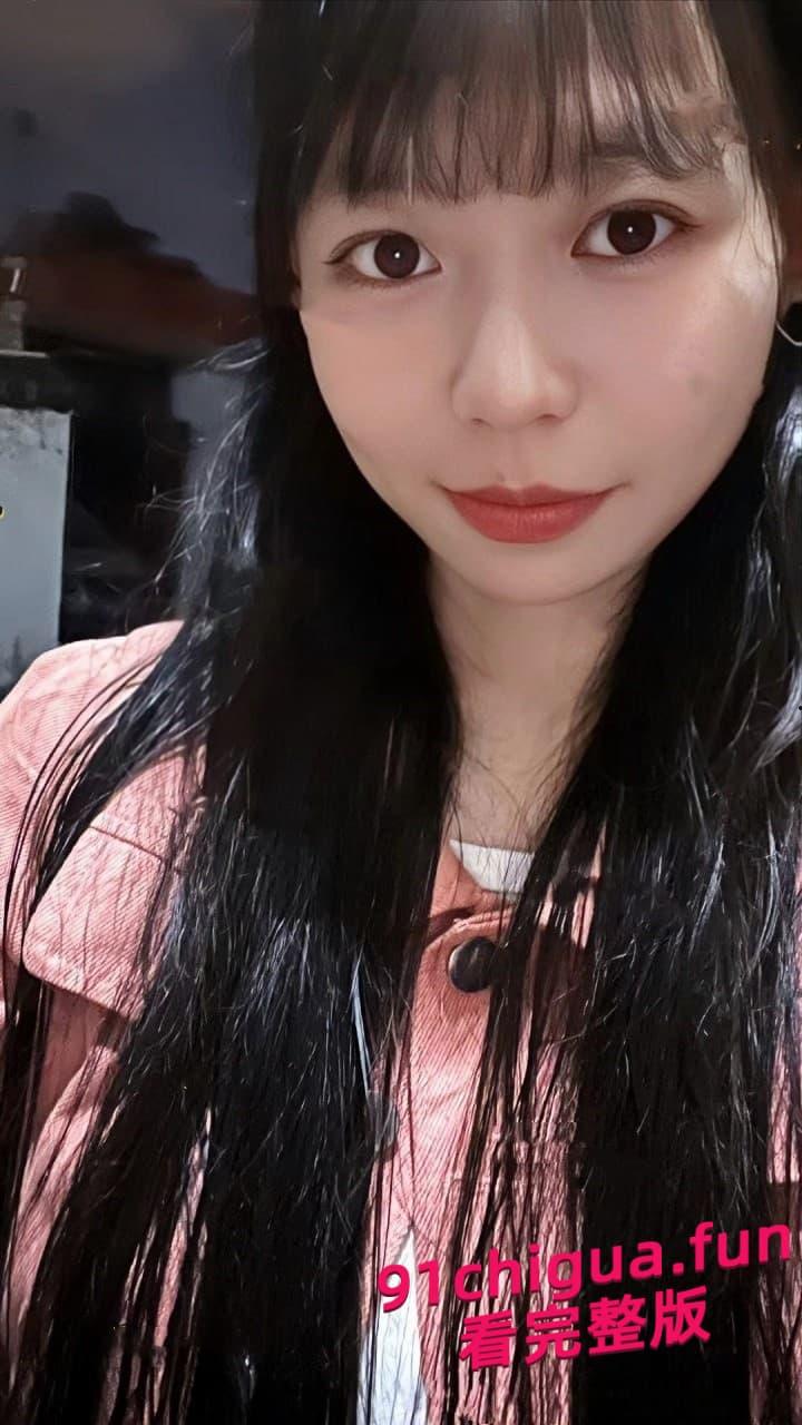 学生妹保山技校02年查婷婷为4000元裸贷私照和视频露出，粉嫩鲍鱼直怼镜头!! 果然还是年轻好，又嫩又粉！！  第1张