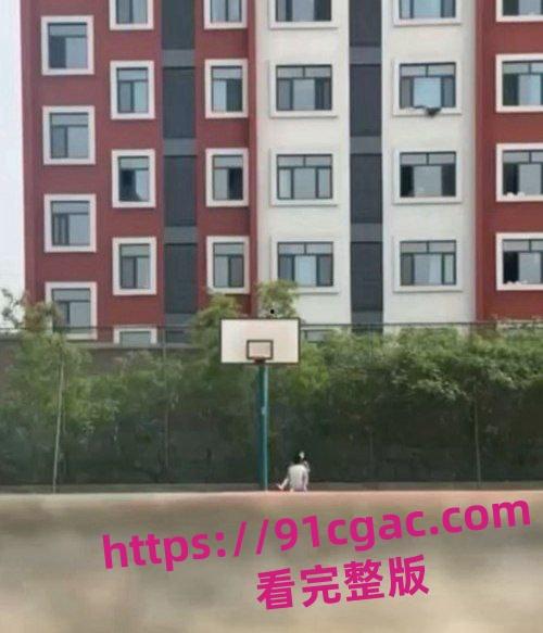 山东工程职业技术大学近日掀起轩然大波!草坪上上演“激情游戏” 第2张 山东工程职业技术大学近日掀起轩然大波!草坪上上演“激情游戏” 第2张