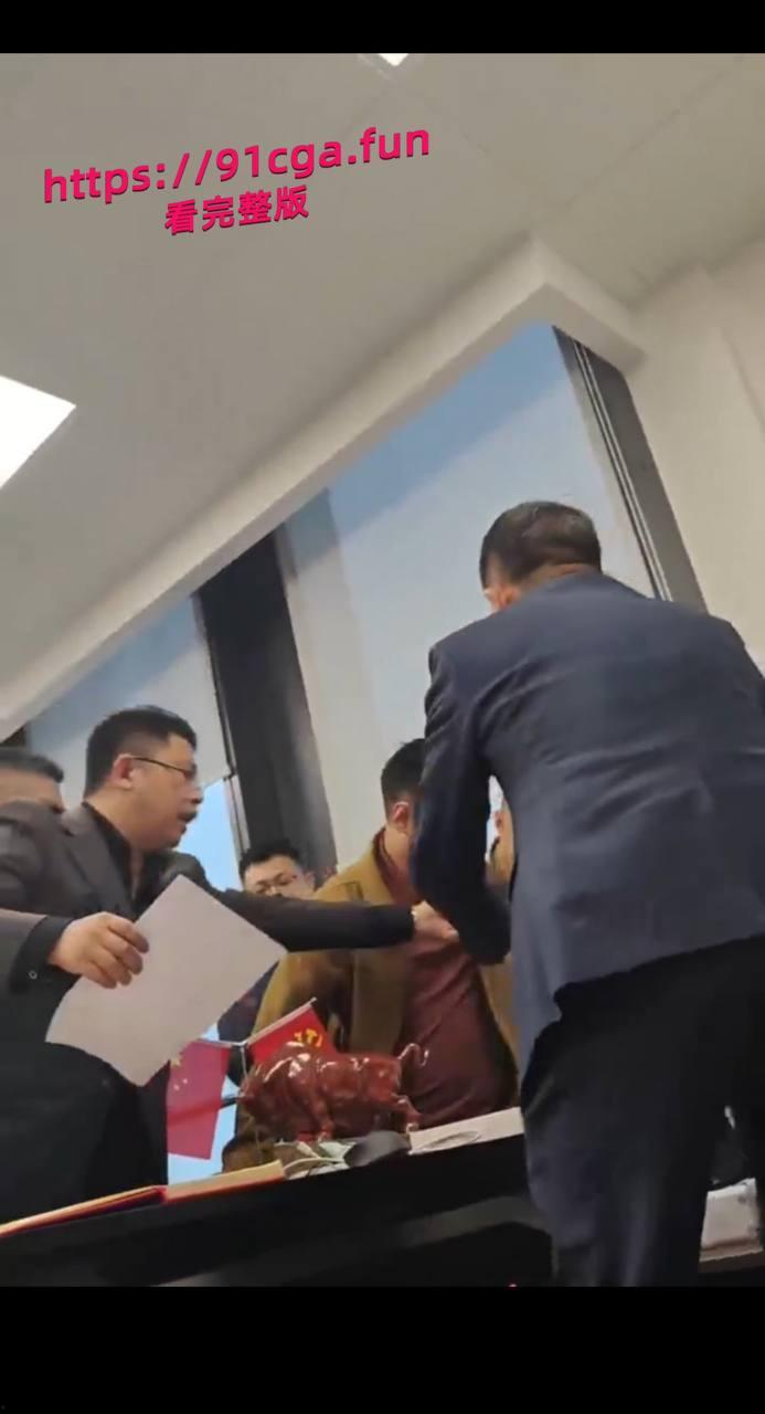 大成佛山律所黄晓蕾“陪睡”视频曝光:美女秘书靠逼上位当高管,引发公司内斗 第2张 大成佛山律所黄晓蕾“陪睡”视频曝光:美女秘书靠逼上位当高管,引发公司内斗 第2张