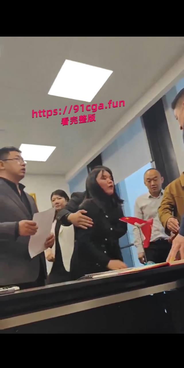 大成佛山律所黄晓蕾“陪睡”视频曝光:美女秘书靠逼上位当高管,引发公司内斗 第4张 大成佛山律所黄晓蕾“陪睡”视频曝光:美女秘书靠逼上位当高管,引发公司内斗 第4张