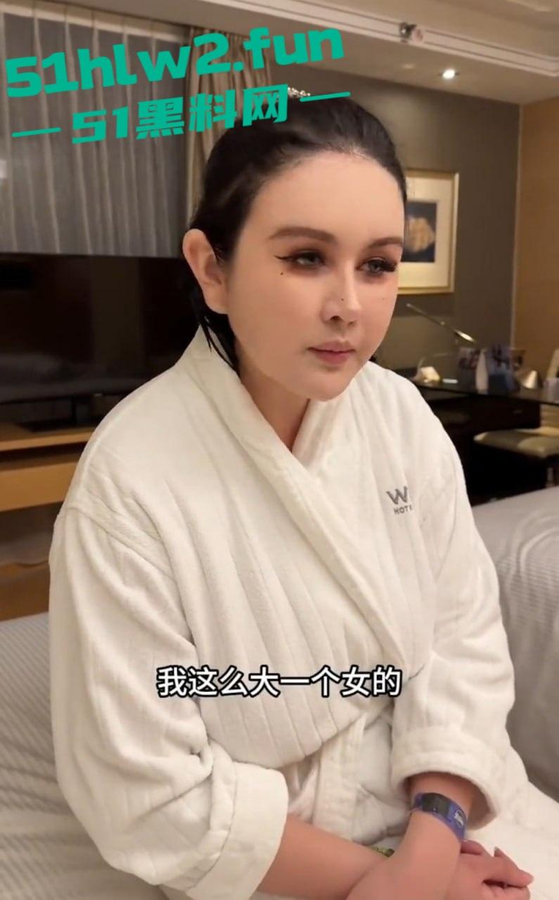 这痴汉是有多饿?虎式坦克酒吧被蹭屁眼?这1米81、160公斤的猛货直接揪痴汉找保安,哥们你是饿疯了吧? 第6张 这痴汉是有多饿?虎式坦克酒吧被蹭屁眼?这1米81、160公斤的猛货直接揪痴汉找保安,哥们你是饿疯了吧? 第6张