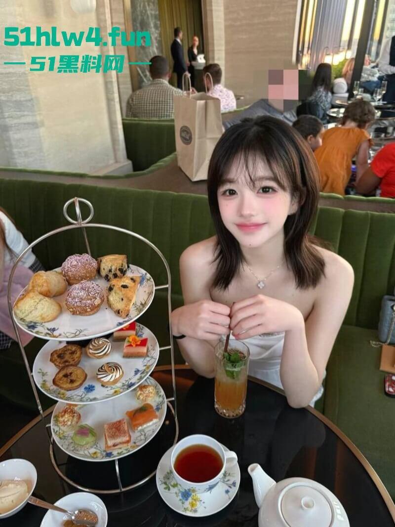 抖音极品尤物【鳗鱼】真实身份【胡雯丽】为赚钱心理扭曲,背着男友偷偷推特下海收门槛费玩裸聊。 第3张 抖音极品尤物【鳗鱼】真实身份【胡雯丽】为赚钱心理扭曲,背着男友偷偷推特下海收门槛费玩裸聊。 第3张