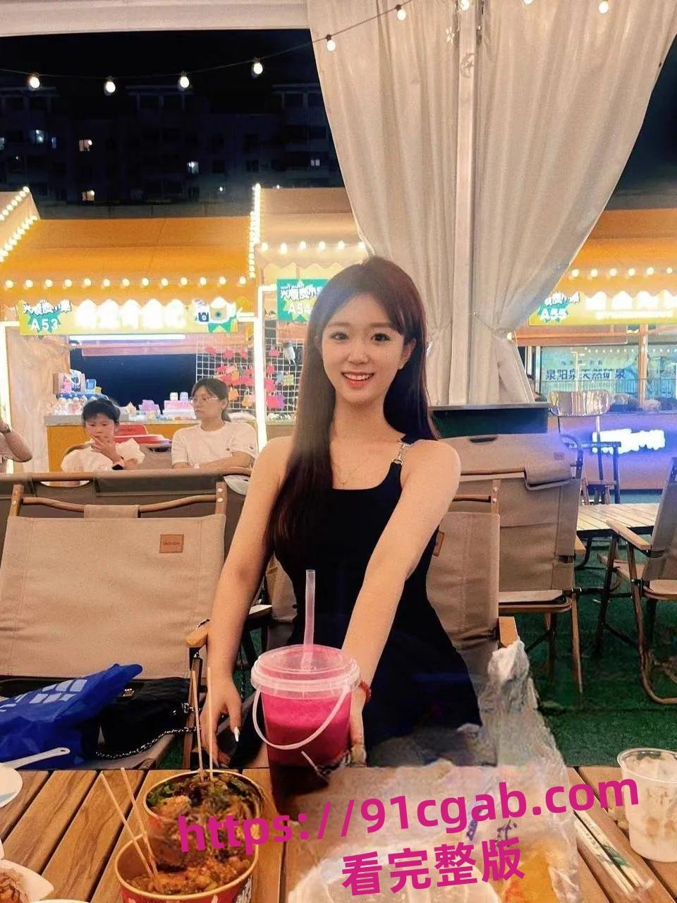 推特大神一杆钢在出新瓜，又和好兄弟酒店大战足球宝贝啦啦队长  第2张