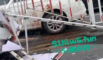 汕头金沙公园雨天路滑致小车失控撞飞数人,现场血腥场面惨不忍睹,永远不知道明天和意外谁先到来。 第1张 汕头金沙公园雨天路滑致小车失控撞飞数人,现场血腥场面惨不忍睹,永远不知道明天和意外谁先到来。 第1张