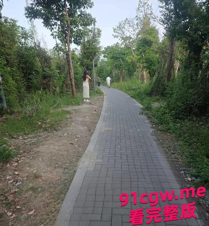 成都“大久保公园”大量站街女!100一次妹妹陪你钻小树林,避孕套堆成山 第6张 成都“大久保公园”大量站街女!100一次妹妹陪你钻小树林,避孕套堆成山 第6张