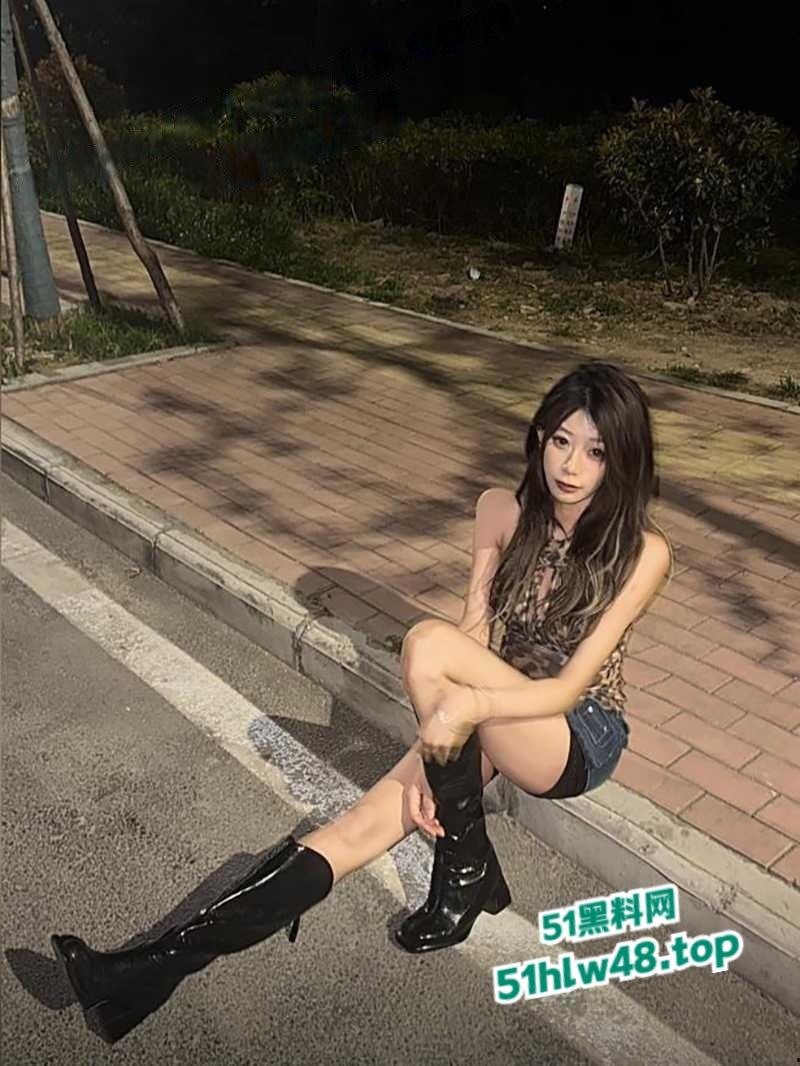 抚顺石油化工学院大三学姐【崔梦曦】表面清纯私下骚劲炸裂,M属性小野猫无套猛操爽到眼珠翻白。 第7张 抚顺石油化工学院大三学姐【崔梦曦】表面清纯私下骚劲炸裂,M属性小野猫无套猛操爽到眼珠翻白。 第7张