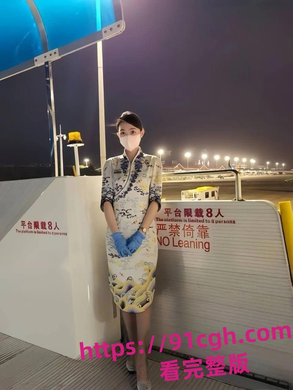 海南航空骚逼 海航阮姐 粉丝接机撕开丝袜被揉捏着阴蒂 抽插着小穴  第1张