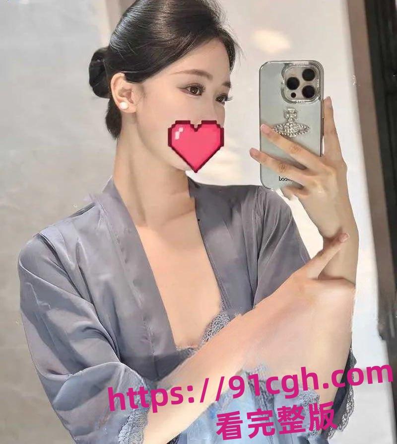 海南航空骚逼 海航阮姐 粉丝接机撕开丝袜被揉捏着阴蒂 抽插着小穴  第4张