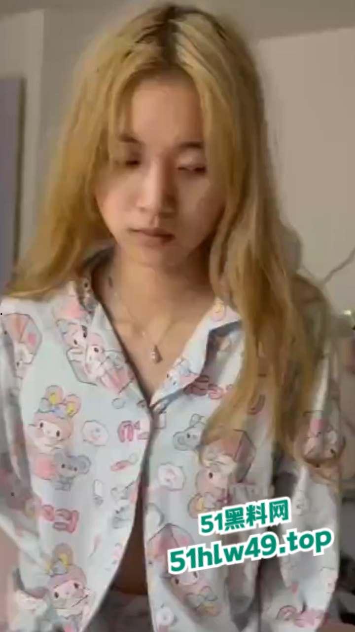 重庆女网红【玲乃酱】装处女欺骗老实男,当鸡上瘾恋爱期间还背着男友卖逼赚钱。 第2张 重庆女网红【玲乃酱】装处女欺骗老实男,当鸡上瘾恋爱期间还背着男友卖逼赚钱。 第2张