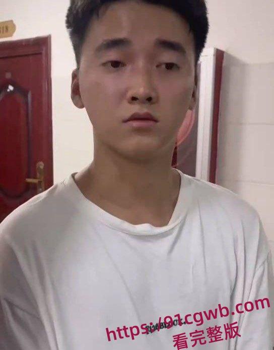 贵州民族大学潜入寝室偷拍男恳求女生们勿扩散 高校女生们勇擒潜入寝室偷拍男! 第10张 贵州民族大学潜入寝室偷拍男恳求女生们勿扩散 高校女生们勇擒潜入寝室偷拍男! 第10张