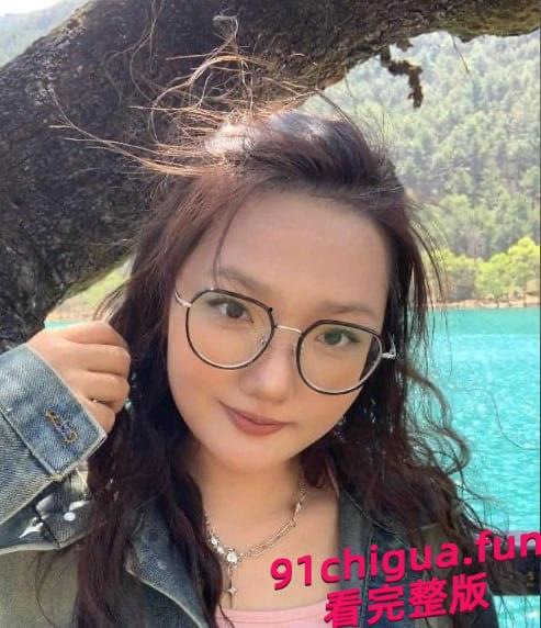 滇西应用技术大学05年清纯女大何一婷 小仙女约炮视频曝光 自述想玩多人运动 第3张 滇西应用技术大学05年清纯女大何一婷 小仙女约炮视频曝光 自述想玩多人运动 第3张