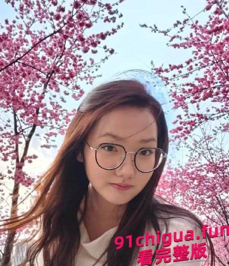 滇西应用技术大学05年清纯女大何一婷 小仙女约炮视频曝光 自述想玩多人运动 第6张 滇西应用技术大学05年清纯女大何一婷 小仙女约炮视频曝光 自述想玩多人运动 第6张