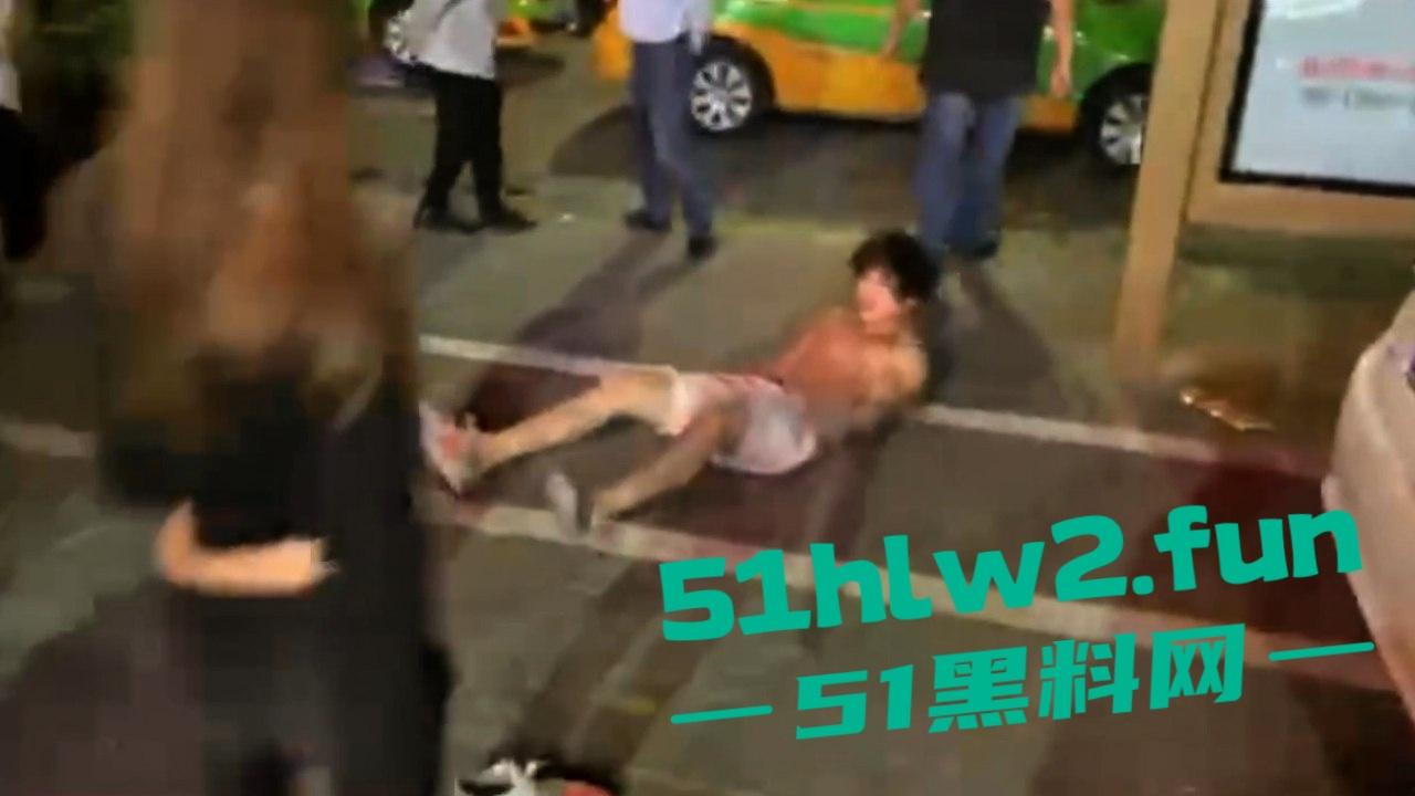 广东醉酒男子喝多,叫来三个妹子嫖娼,结果就操了一个,还是只插几下当场秒射,事后不给钱给妹子围殴! 第3张 广东醉酒男子喝多,叫来三个妹子嫖娼,结果就操了一个,还是只插几下当场秒射,事后不给钱给妹子围殴! 第3张