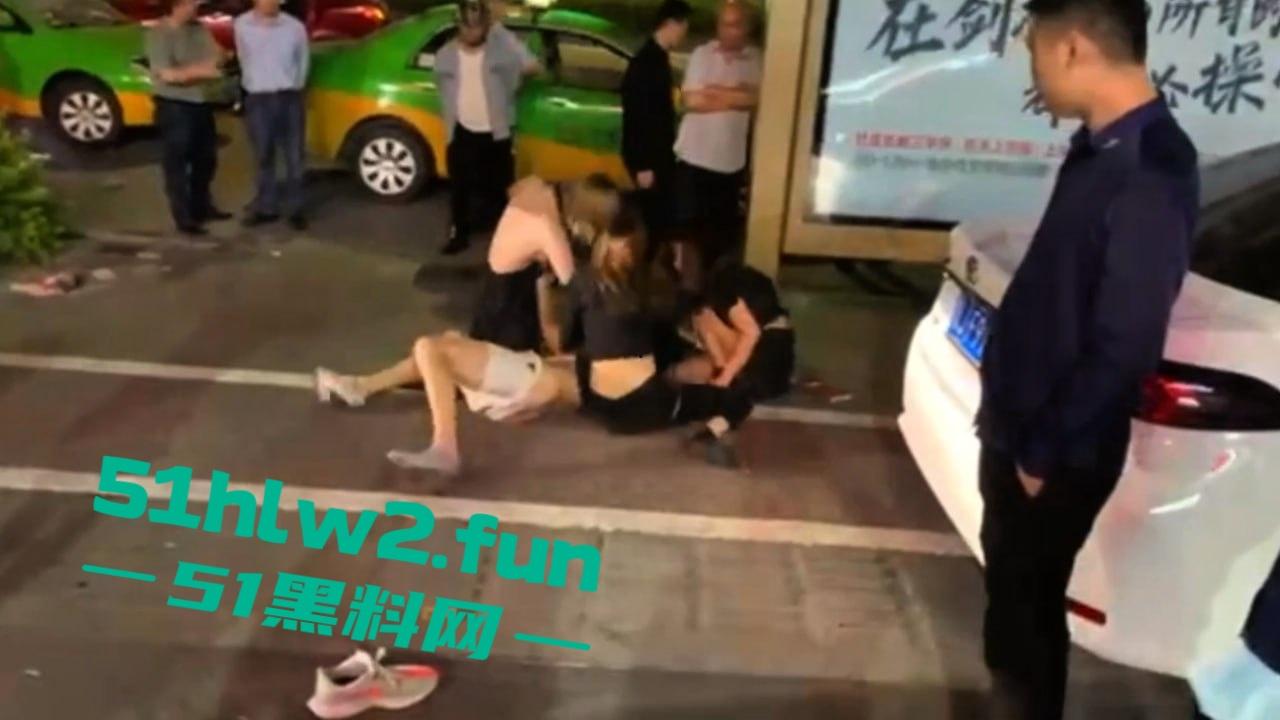 广东醉酒男子喝多,叫来三个妹子嫖娼,结果就操了一个,还是只插几下当场秒射,事后不给钱给妹子围殴! 第6张 广东醉酒男子喝多,叫来三个妹子嫖娼,结果就操了一个,还是只插几下当场秒射,事后不给钱给妹子围殴! 第6张